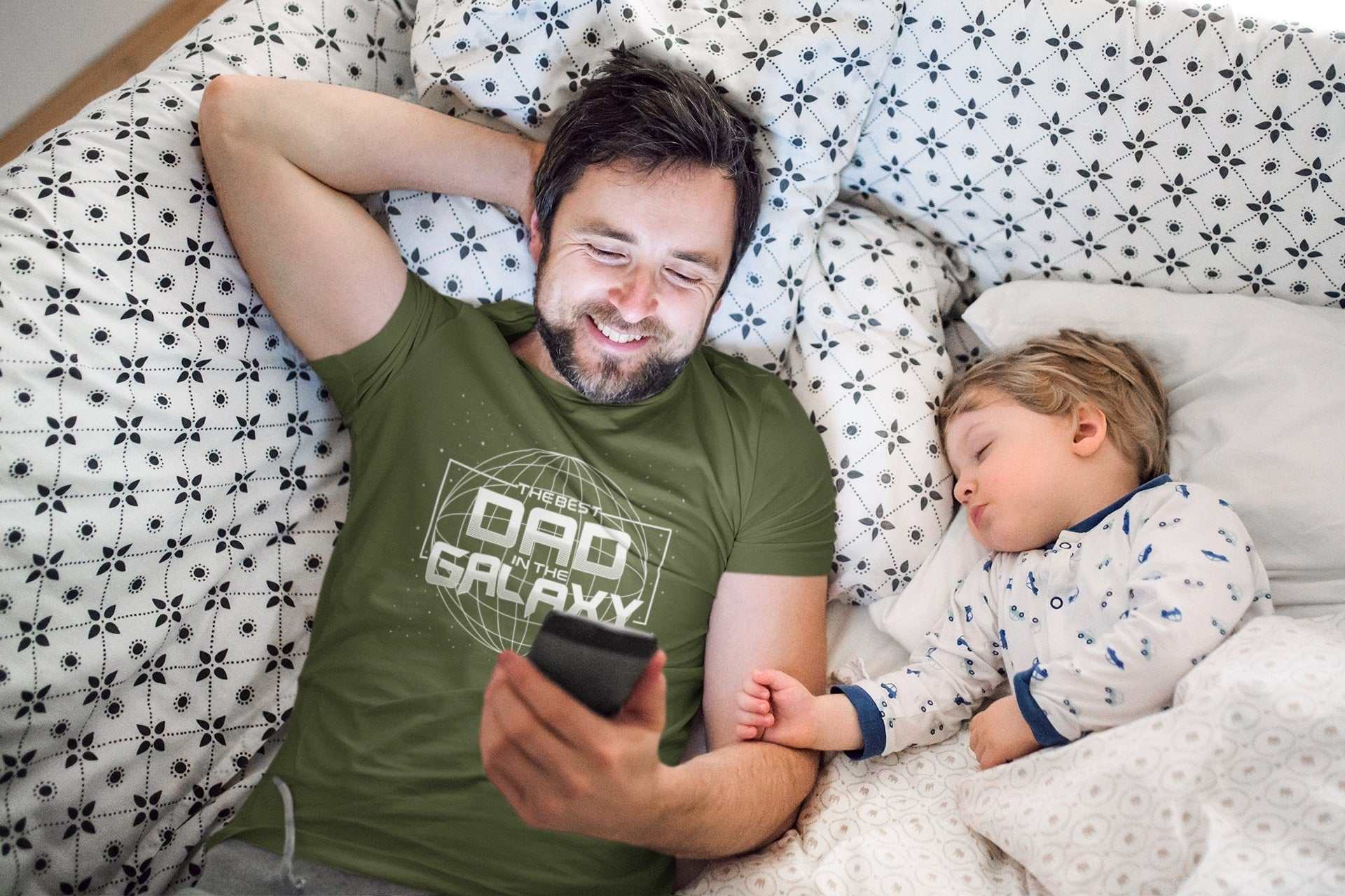 Best Dad In The Galaxy T-Shirt Fathers Day Christmas Gift Present New Father T-Shirt