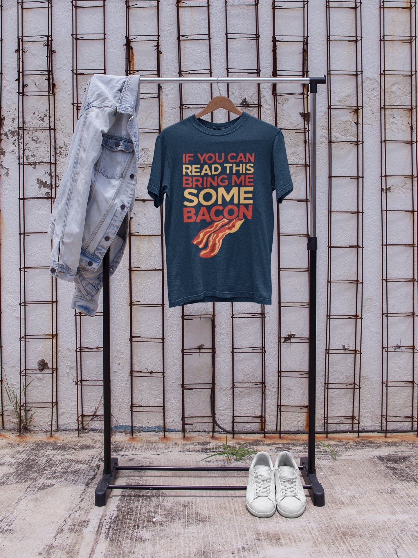 Funny T-Shirt If You Can Read This Bring Me Some Bacon Food Joke Greedy Dad Gift T-Shirt