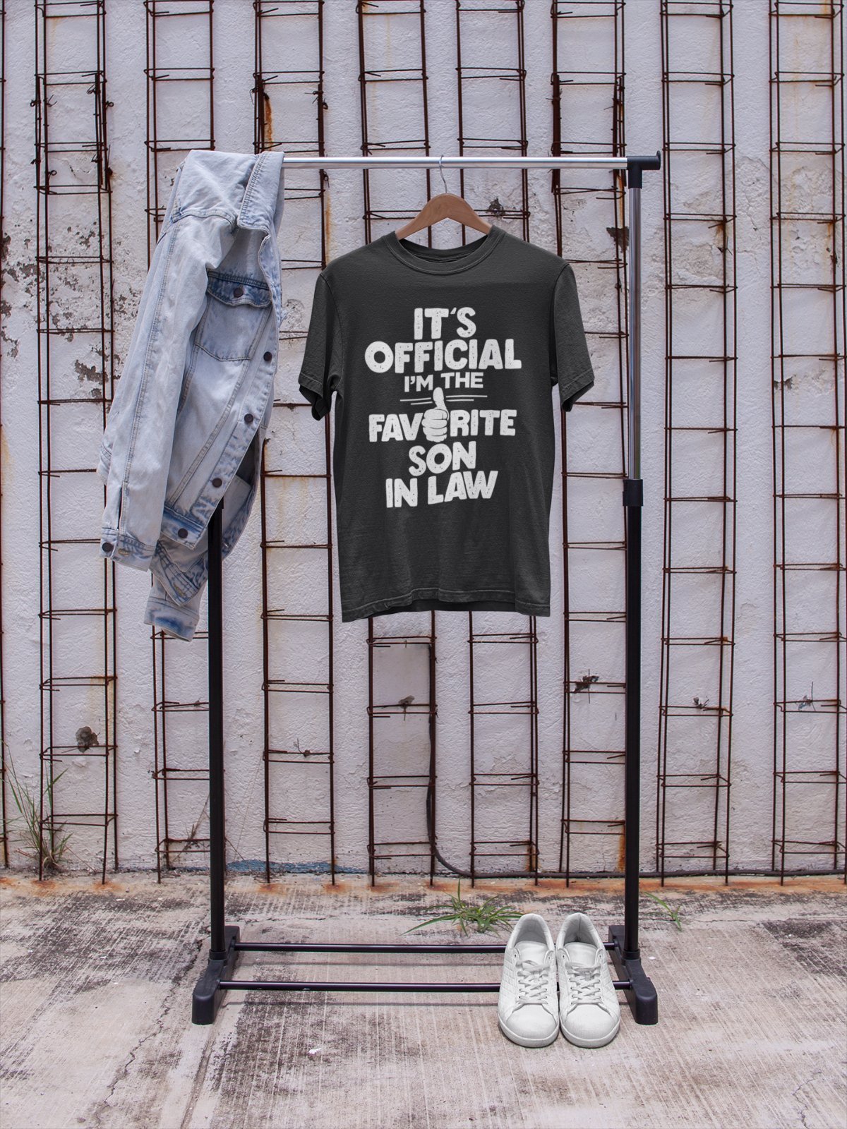 Funny T-Shirt It's Official I'm The Favorite Son In Law Gift Wedding T-Shirt